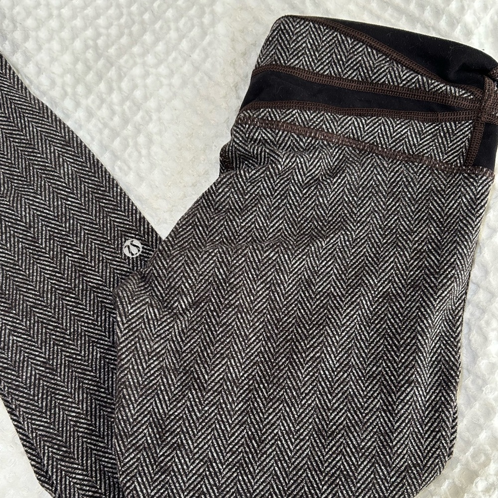 Lululemon Athletica Herringbone Wunder Under Size 6